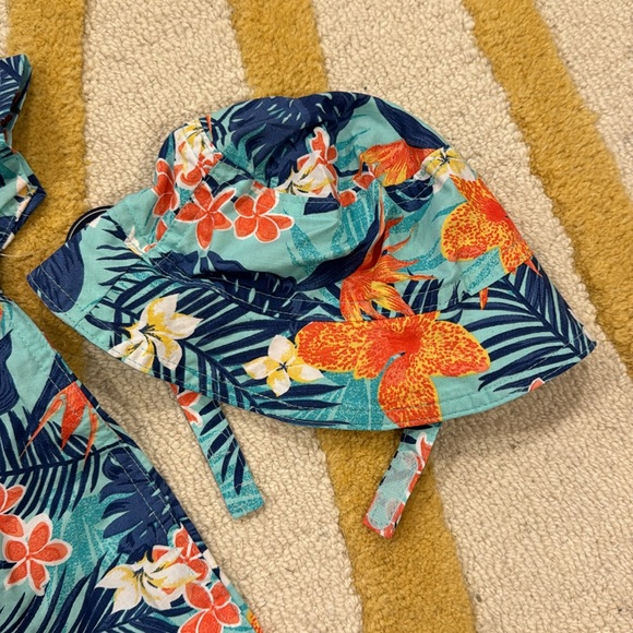 Hawaiian romper with matching hat NWT - Picture 3 of 3